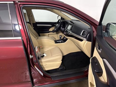 Used 2015 Toyota Highlander XLE AWD/4WD image 23