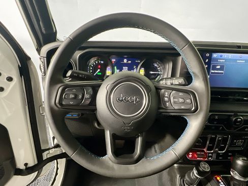 Used 2024 Jeep Wrangler Unlimited Rubicon 4xe AWD/4WD image 17