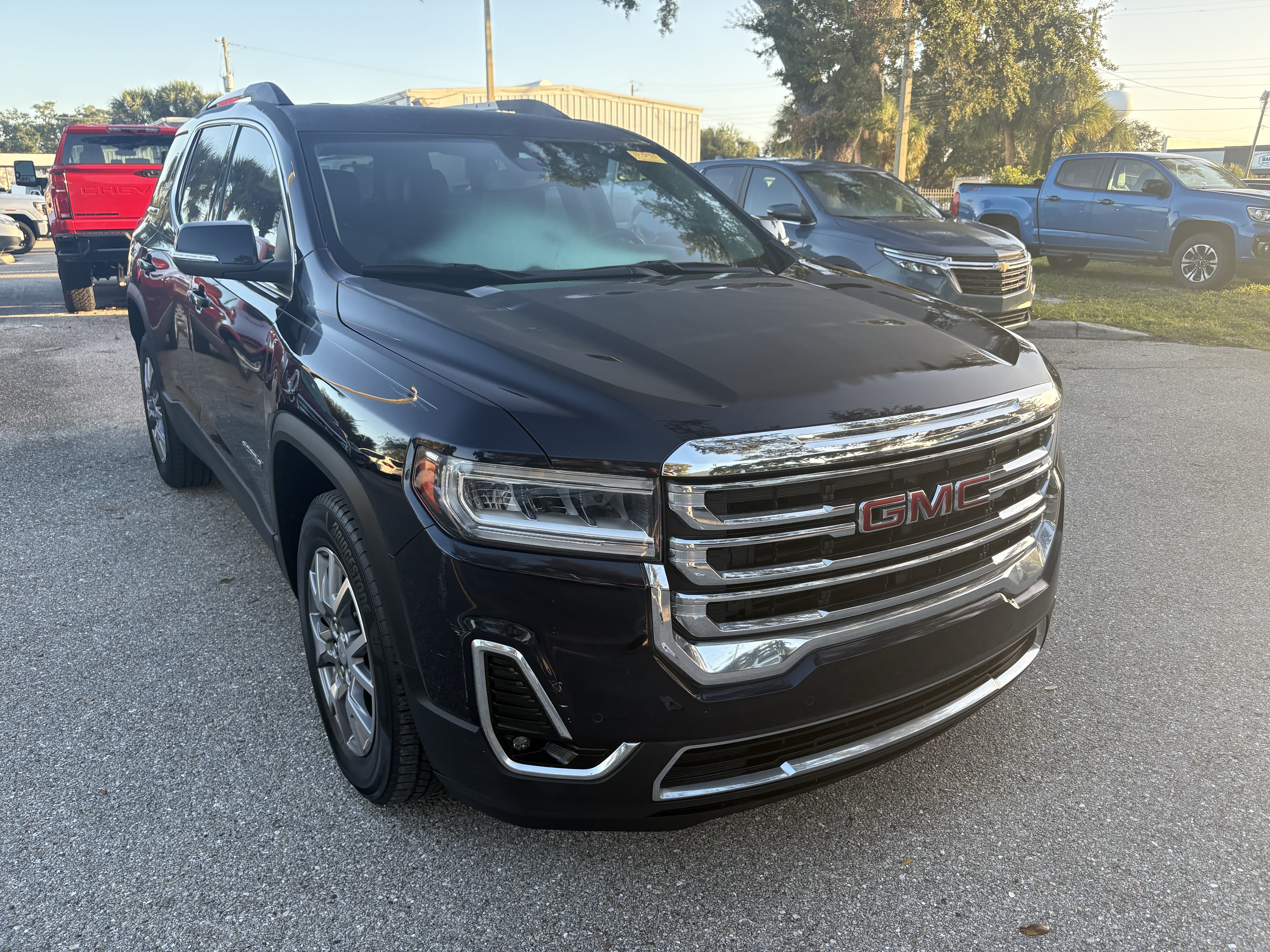 Certified 2021 GMC Acadia SLT w/ Preferred Package FWD image 1