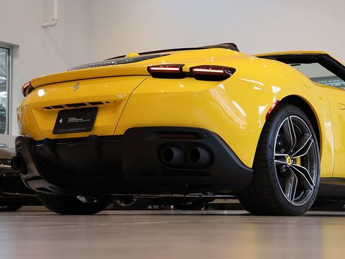 Certified 2025 Ferrari Roma Spider RWD image 55