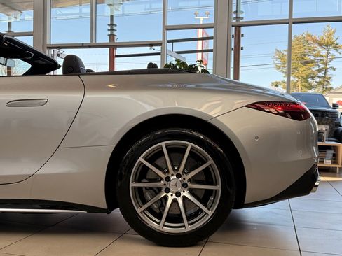 Used 2023 Mercedes-Benz SL 43 AMG w/ Driver Assistance Package image 21