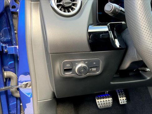 Used 2025 Mercedes-Benz GLA 250 image 12