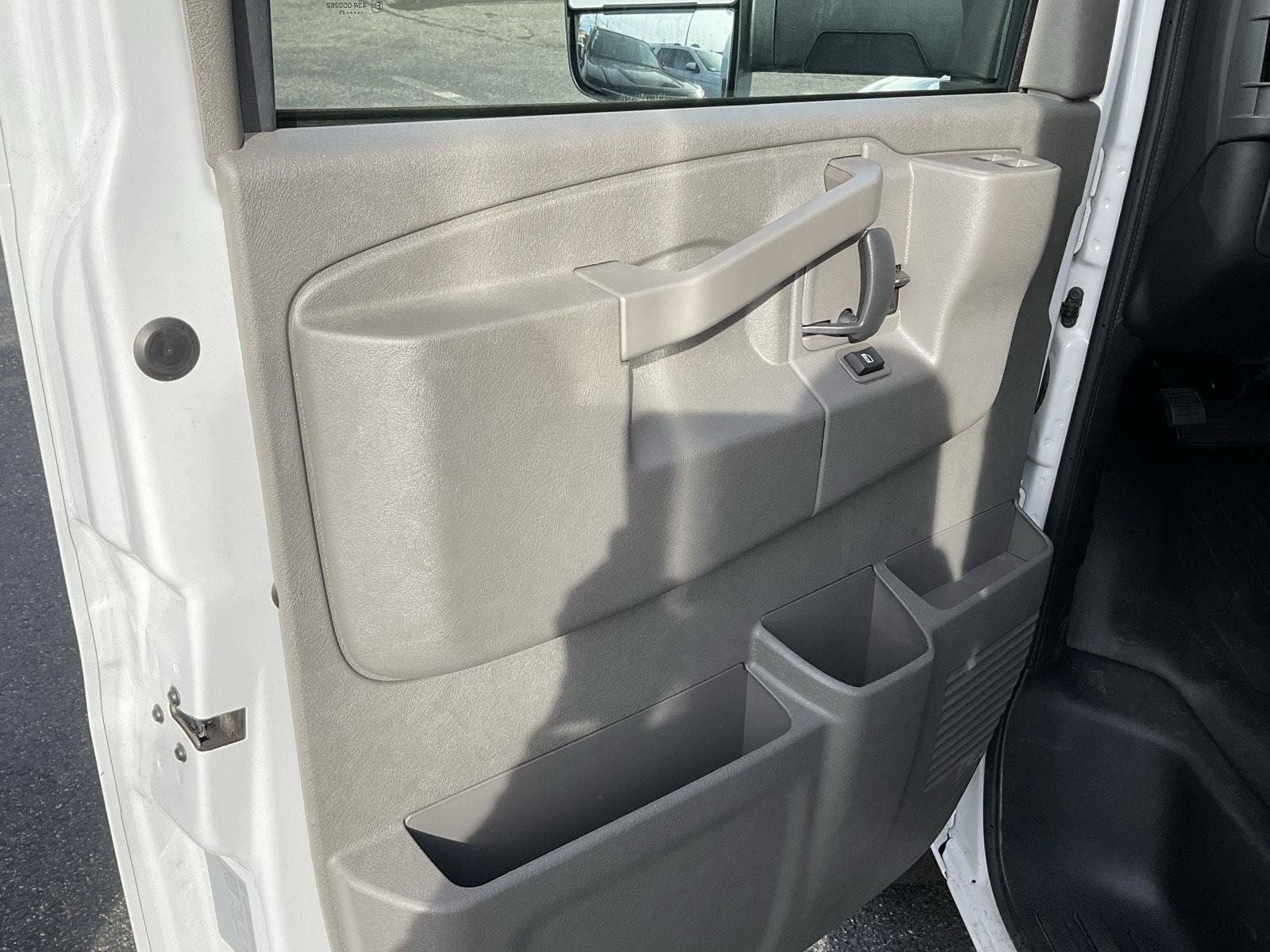Used 2025 Chevrolet Express 3500 w/ Power Convenience Package RWD image 9