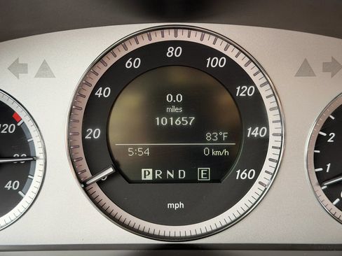 Used 2011 Mercedes-Benz GLK 350 4MATIC image 5