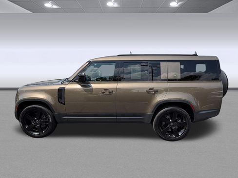 Used 2023 Land Rover Defender 130 SE AWD/4WD image 2