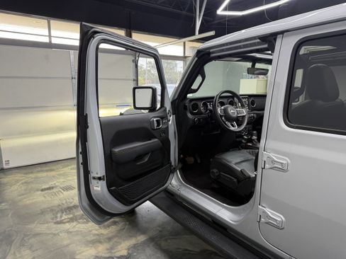 Used 2023 Jeep Wrangler Unlimited Sahara AWD/4WD image 8