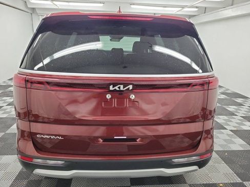 Used 2024 Kia Carnival LX FWD image 5