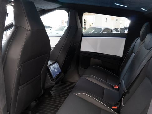 Used 2024 Tesla Cybertruck AWD Crew Cab image 30