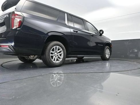 Used 2022 Chevrolet Suburban LT AWD/4WD image 38