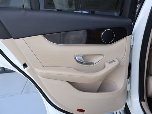 Certified 2022 Mercedes-Benz GLC 300 w/ Premium Package Lite image 16