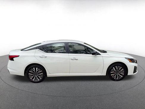 Used 2025 Nissan Altima 2.5 SV image 16