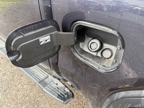 Used 2025 GMC Sierra 1500 Elevation image 27