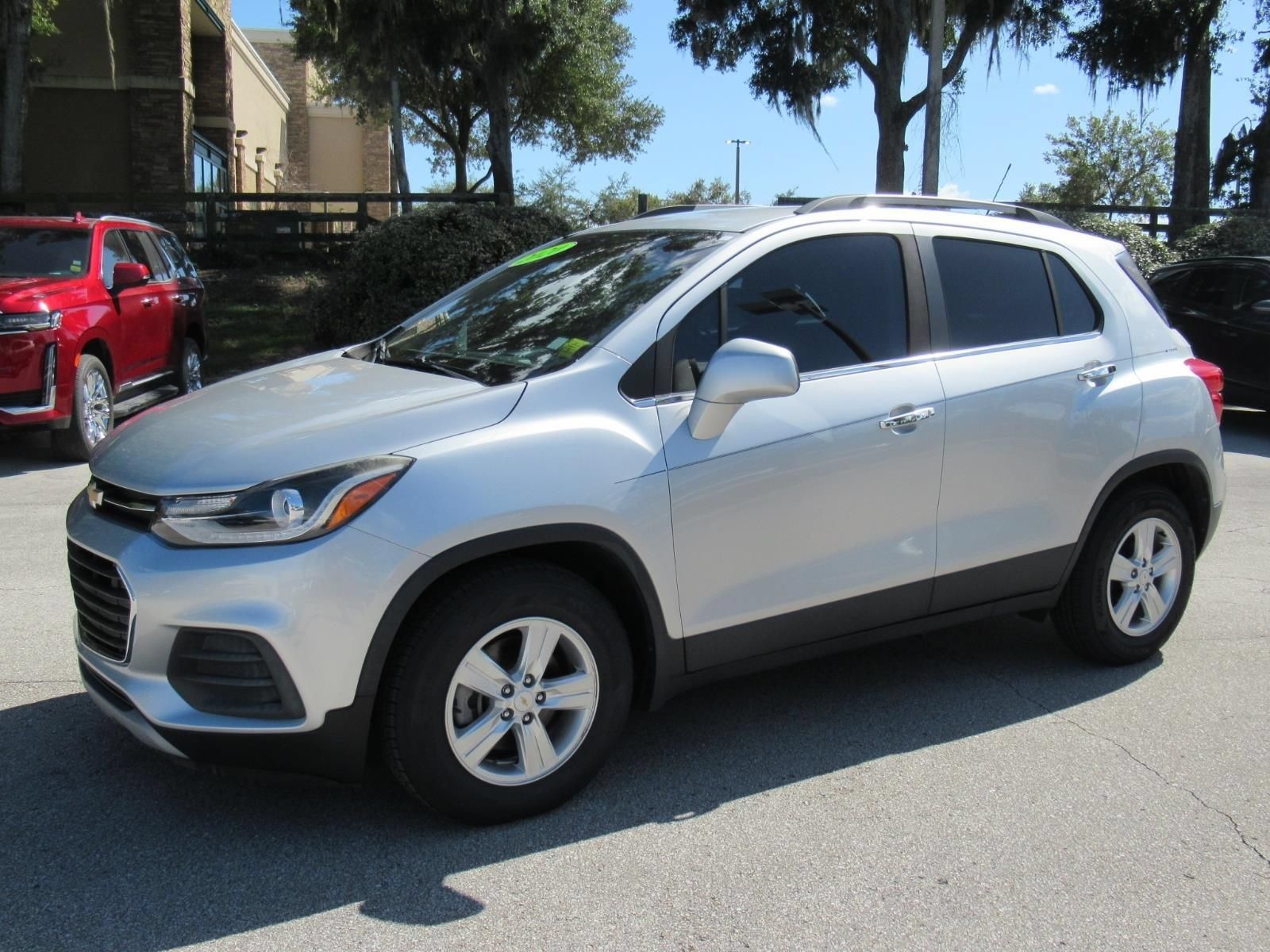 Used 2020 Chevrolet Trax LT w/ LT Convenience Package FWD image 4