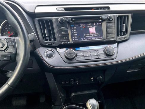 Used 2018 Toyota RAV4 SE image 6