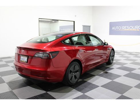 Used 2021 Tesla Model 3 Standard Range Plus image 4