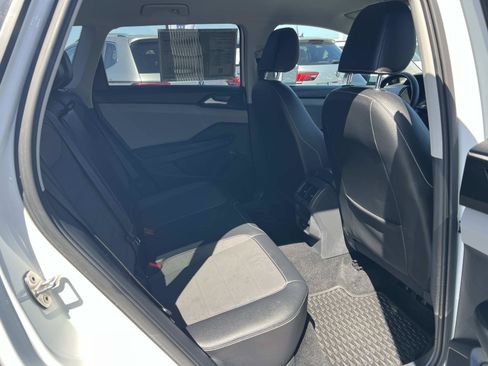 Certified 2023 Volkswagen Taos SE w/ Black Wheel Package FWD image 30