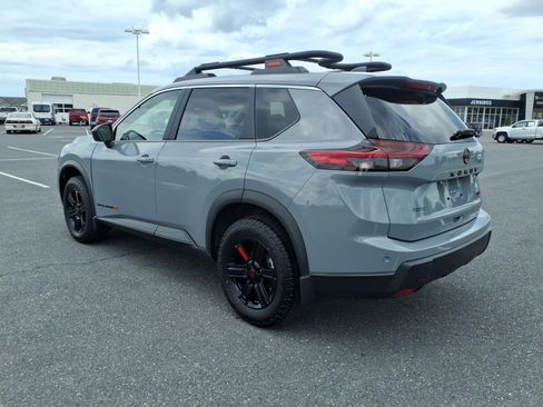 Used 2025 Nissan Rogue SV AWD/4WD image 6