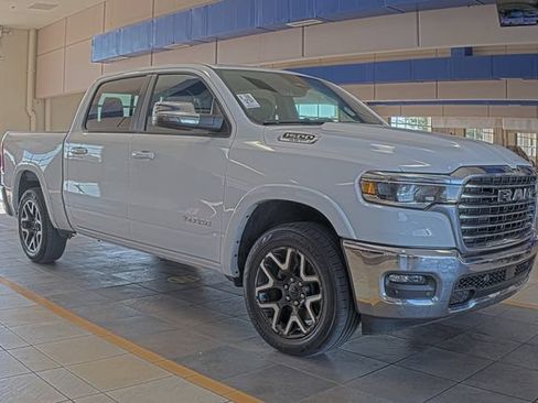 Used 2025 RAM 1500 Laramie AWD/4WD image 3