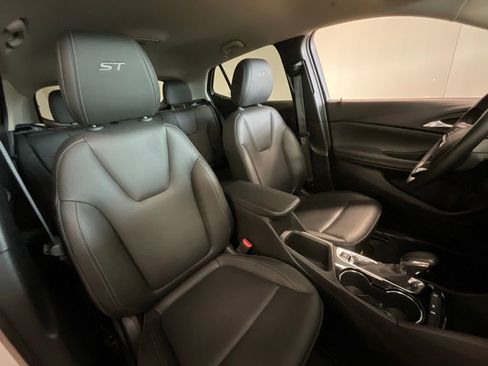 Used 2024 Buick Encore GX Sport Touring FWD image 17