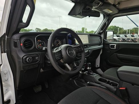 Used 2026 Jeep Wrangler Unlimited Rubicon AWD/4WD image 15