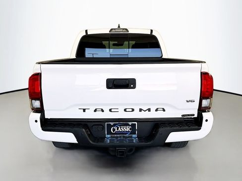 Used 2019 Toyota Tacoma TRD Sport w/ Technology Package RWD image 6