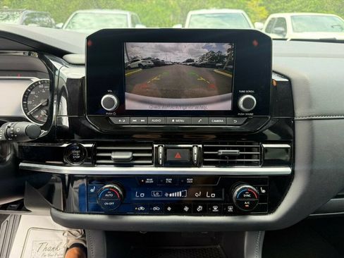 Used 2025 Nissan Pathfinder SV FWD image 6