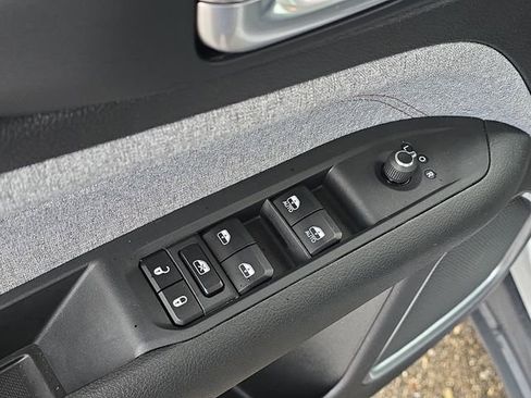 Certified 2024 Jeep Compass Latitude image 10