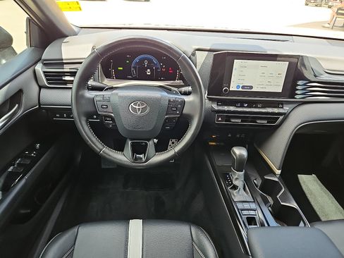 Used 2025 Toyota Camry SE FWD image 8