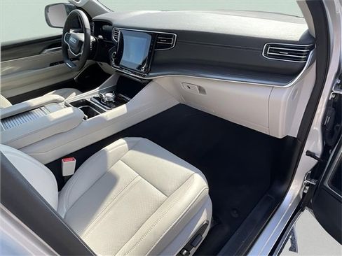 Used 2024 Jeep Wagoneer Series II image 32