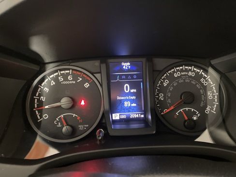 Used 2022 Toyota Tacoma SR image 21