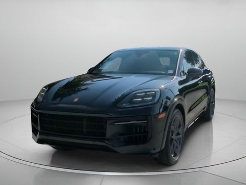 Used 2024 Porsche Cayenne S AWD/4WD image 11
