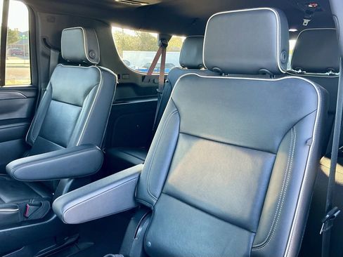 Used 2021 GMC Yukon XL SLT w/ SLT Luxury Plus Package image 28