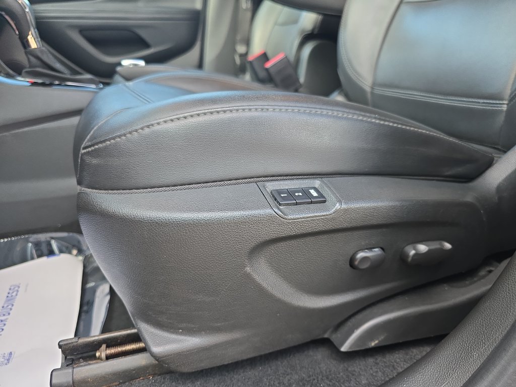 Used 2017 Buick Encore Essence AWD/4WD image 32