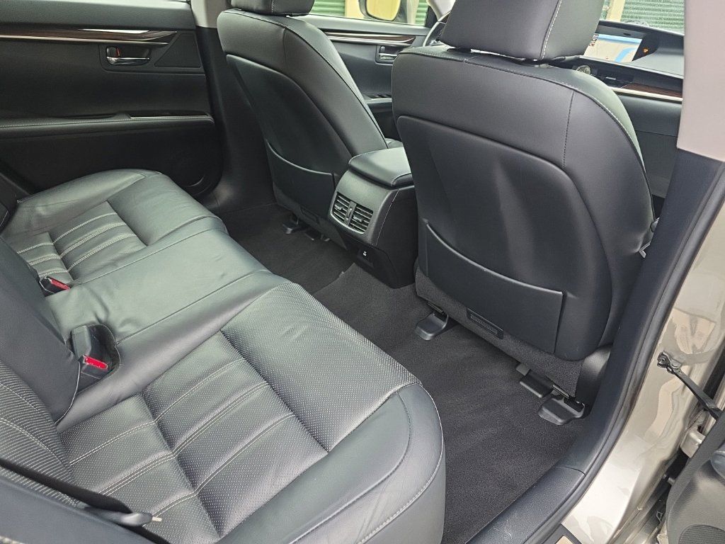 Used 2018 Lexus ES 300h FWD image 18