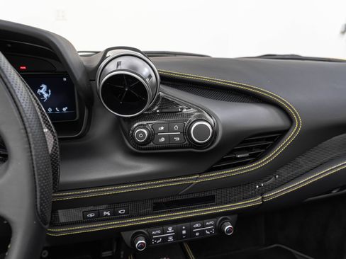Certified 2021 Ferrari F8 Tributo RWD image 40