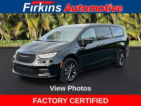 Used 2024 Chrysler Pacifica Select image 1