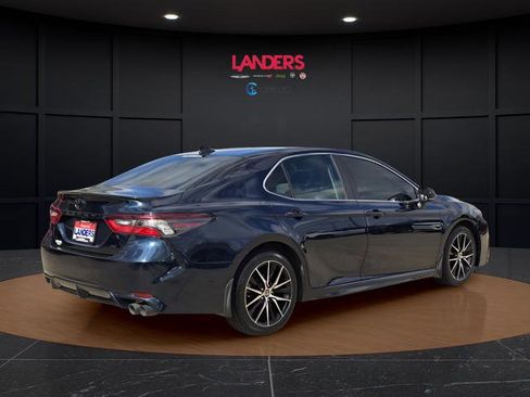 Used 2021 Toyota Camry SE w/ Convenience Package image 5