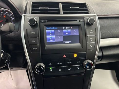 Used 2017 Toyota Camry SE FWD image 19
