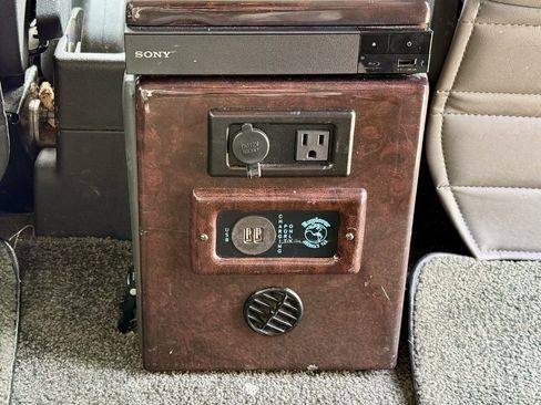 Used 2017 Ford Transit 150 148 Low Roof w/ Exterior Upgrade Package image 20