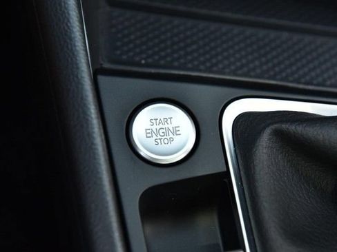 New 2026 Volkswagen Jetta SE FWD image 17