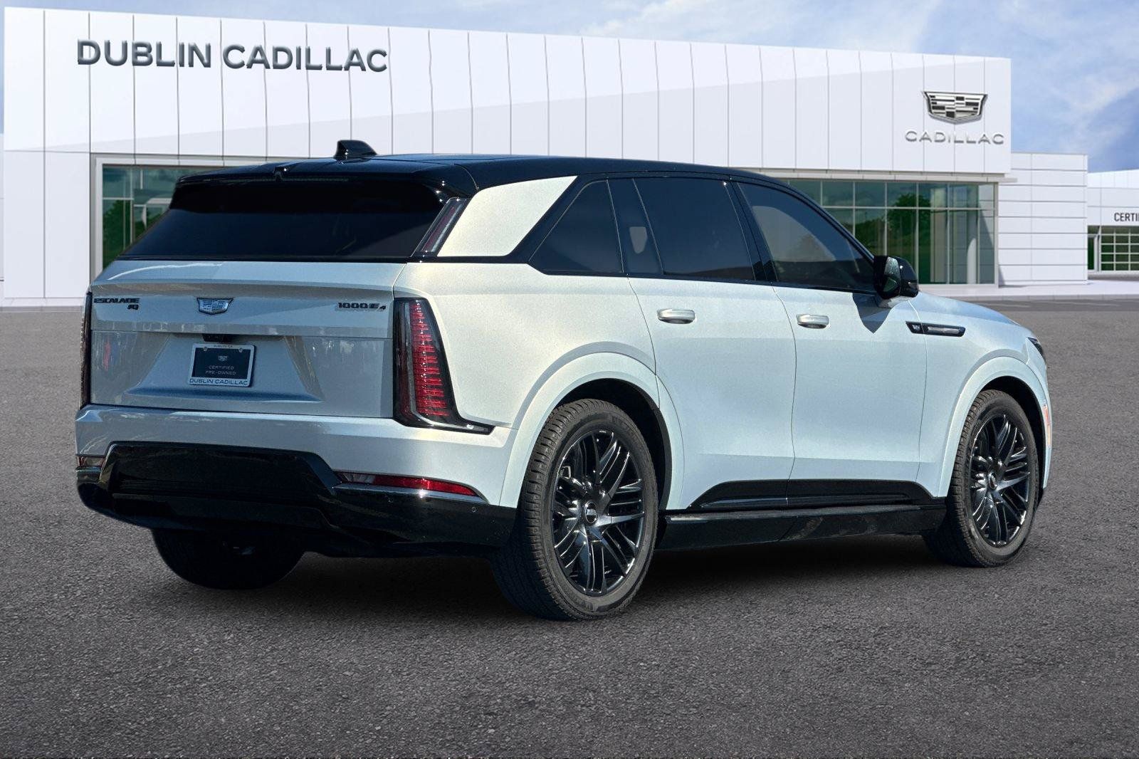 Used 2025 Cadillac Escalade IQ Sport 2 w/ LPO, ONYX Package AWD/4WD image 4