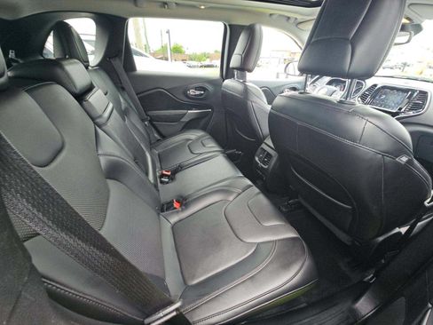 Used 2019 Jeep Cherokee Limited AWD/4WD image 9
