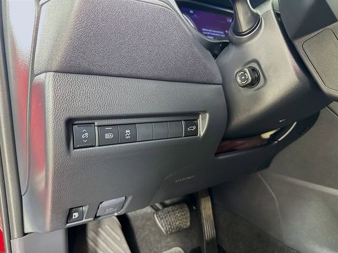 Certified 2024 Toyota Venza Nightshade image 10