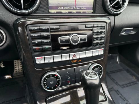 Used 2015 Mercedes-Benz SLK 250 image 19