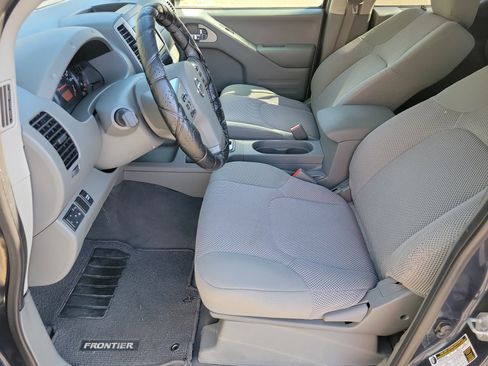 Used 2019 Nissan Frontier SV w/ Value Truck Package image 4