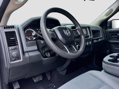 Used 2018 RAM 1500 Express RWD image 9