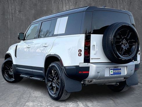 Used 2025 Land Rover Defender 110 S image 4