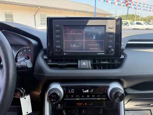 Used 2020 Toyota RAV4 LE image 10