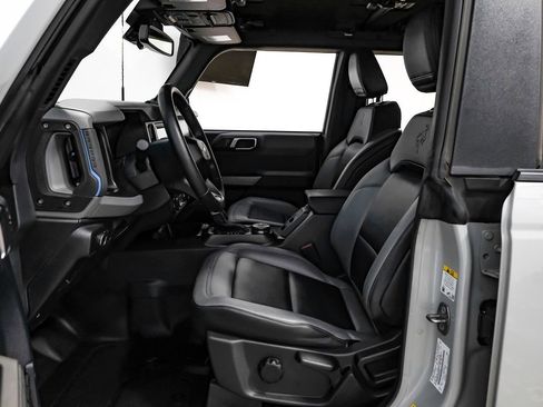 Used 2022 Ford Bronco Black Diamond image 4