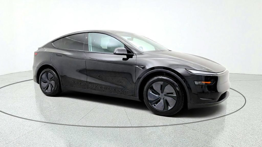 Used 2026 Tesla Model Y 2WD image 3